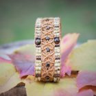 Bracelet fantaisie de créateur ocre en fil et perles de rocaille - MIA Provence