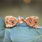 Bracelet fantaisie de créateur ocre en fil et perles de rocaille fermeture boutonnière - MIA Provence