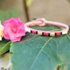 Bracelets colorés d'été roses et noir