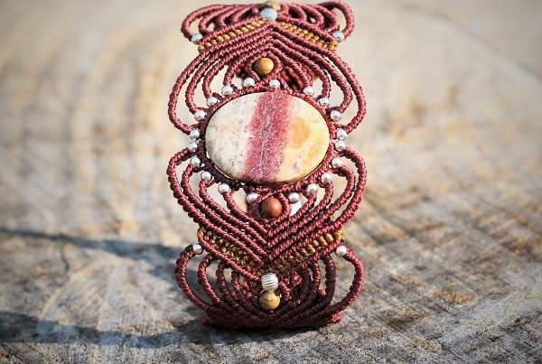 Créatrice de bijoux fantaisie - blog bijoux fantaisie - bracelet style ethnique avec différentes pierres semi précieuses pierres fines - MIA Provence